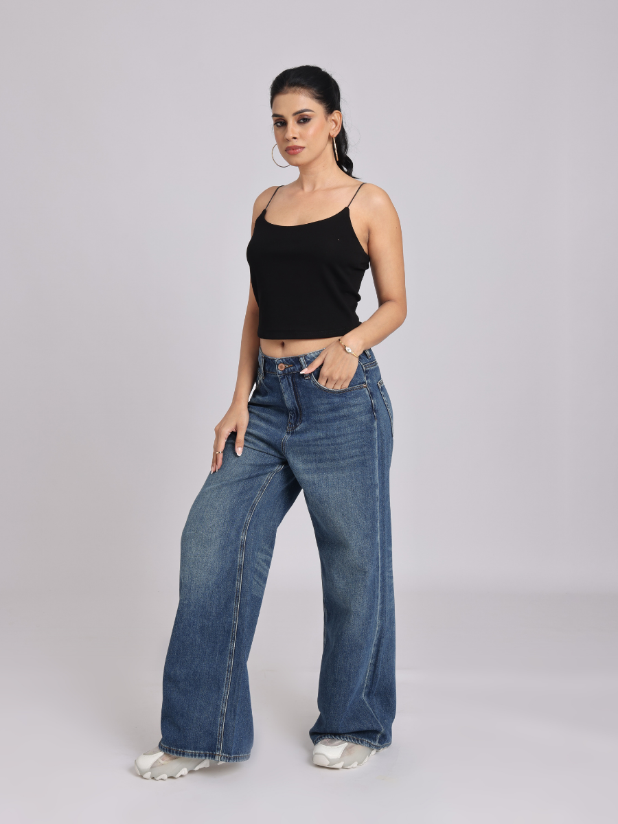 Essential Spaghetti Crop Top – Black