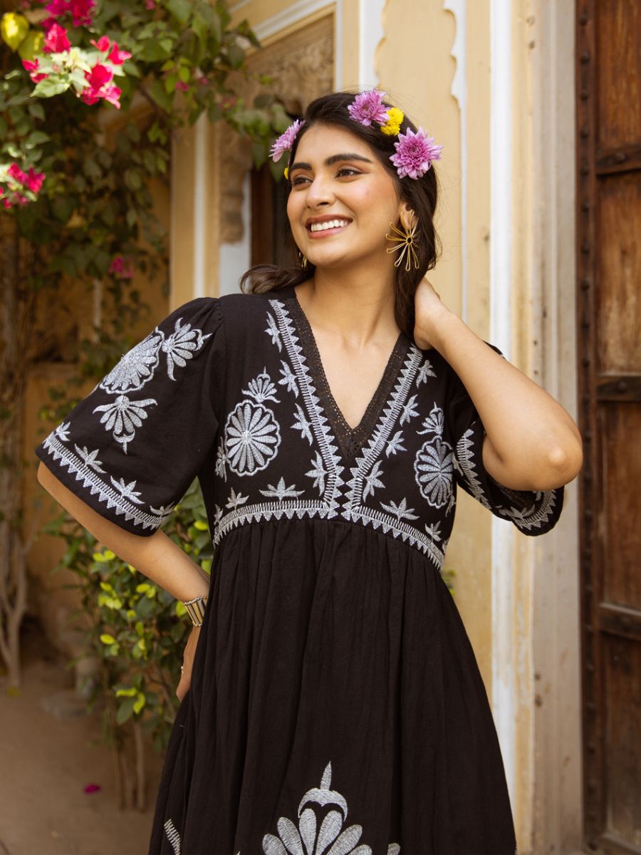 Embroidered Black Long Dress – NATICA