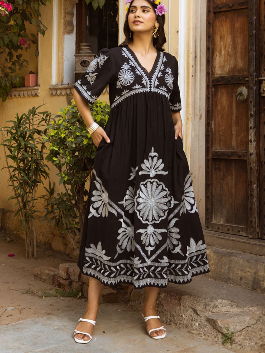 Embroidered Black Long Dress – NATICA